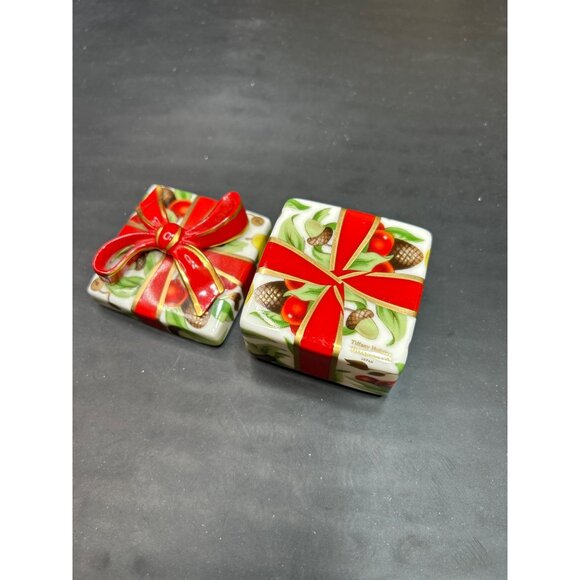 Tiffany & Co Holiday Trinket Box 2"x2" Ceramic With Red Bow & Fruit Design - Picture 9 of 11